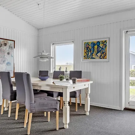 Gorgeous In With Kitchen Holiday home *